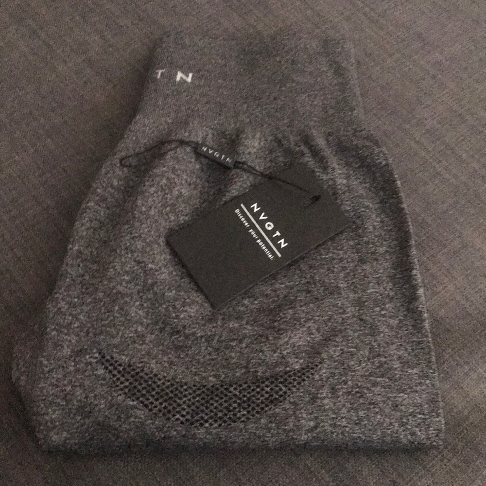 Black speckled NVGTN small NWT only tried on